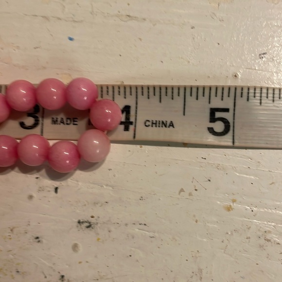 8” bracelet w/25 round pink marble beaded with 1” gold tone Breast Cancer charm - Picture 7 of 10